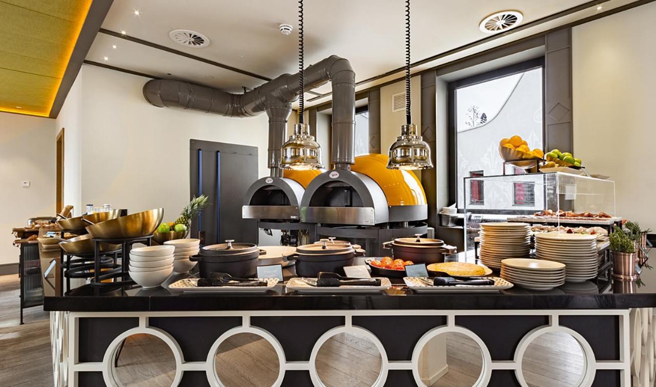 Pestana Cr7 Gran Via Madrid Hotel Ngoại thất bức ảnh
